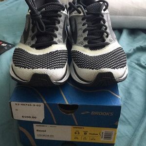 Brooks revel cushion size 6.5